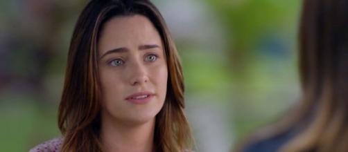 Ana confessa a Alice que ainda tem amor por Rodrigo em 'A Vida da Gente' (Reprodução/TV Globo)