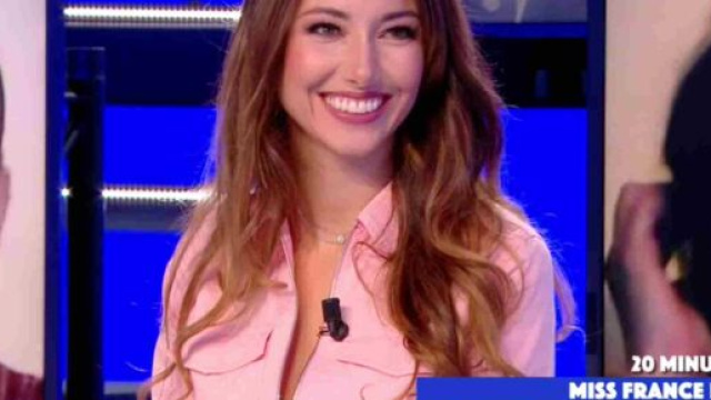 Delphine Wespiser fan de Fort Boyard dans TPMP - capture d’écran C8