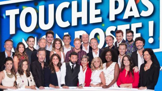 Les chroniqueurs de TPMP lors des photos de promo - Capture d’écran C8