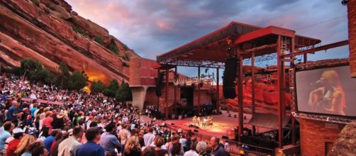 Covid, al Red Rocks Amphitheatre di Morrison il pubblico potrà vaccinarsi prima del concerto.