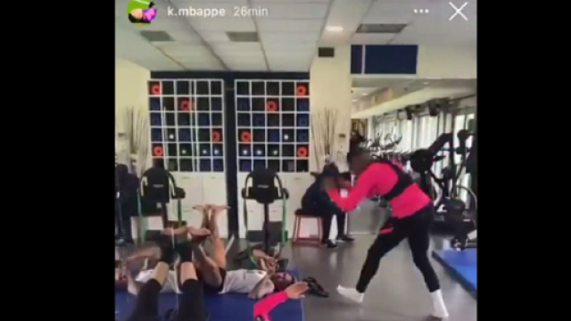 Une serviette en plein visage de Neymar, la vengeance de Mbappé est violente (Source : Instagram de Kylian Mbappé - capture)