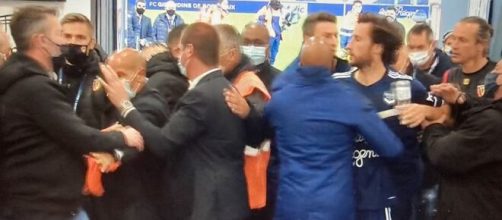 Yannick Cahuzac et Paul Baysse énervés après le match entre Bordeaux et Lens. (crédit Canal+ match FCGB-RC Lens)