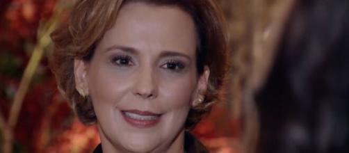 Eva fica contente em 'A Vida da Gente' (Reprodução/TV Globo)