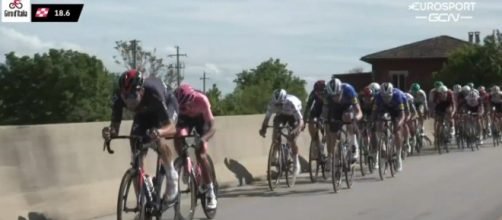 Lo sprint di Campello sul Clitunno con Bernal ed Evenepoel protagonisti.