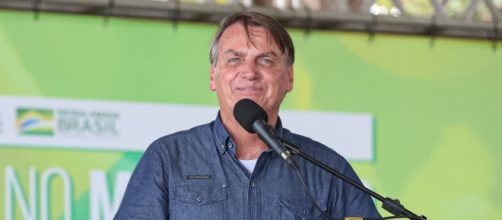 Bolsonaro ofende ex-presidentes em live (Isac Nóbrega/PR)