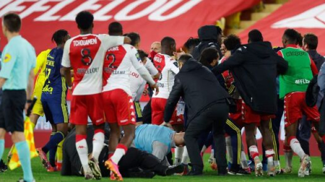 Une bagarre a éclaté entre les joueurs de l'OL et de Monaco. (crédit capture vidéo Canal+).