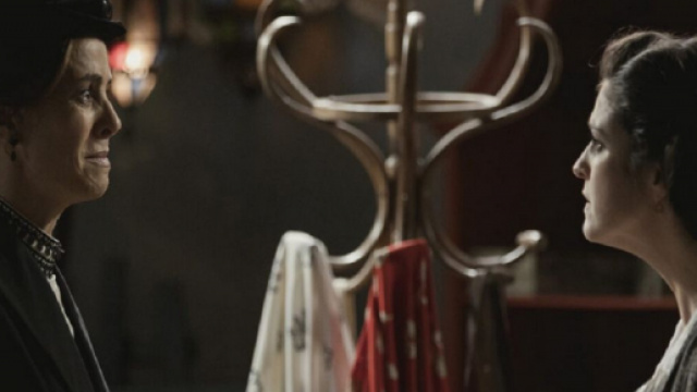 Una vita, trame Spagna: Maite viene sfrattata di casa da Liberto.