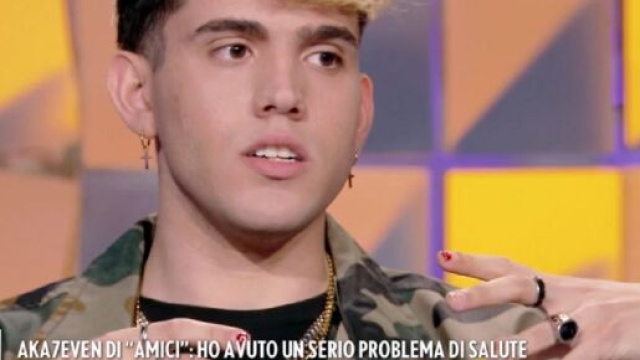 Aka7even a Verissimo confessa: &lsquo;Sono stato in coma sette giorni da piccolo'.