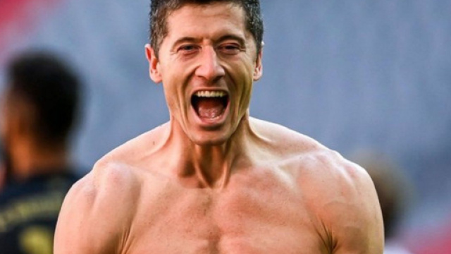 Le moment où Robert Lewandowski inscrit son 41e but record en Bundesliga (Credit : capture Bundesliga et BeIN Sport)