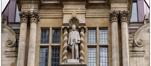 Cecil Rhodes statue at Oxford (Image source: Howard Stanbury/Flickr)