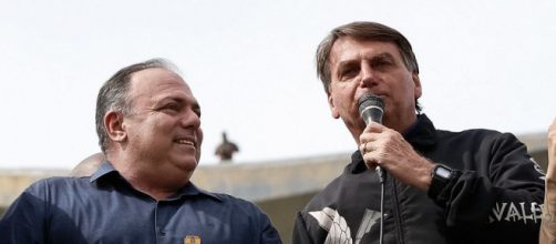 Bolsonaro e Pazuello aparecem sem usar máscara em ato pró-Bolsonaro no Rio de Janeiro (Alan Santos/PR)