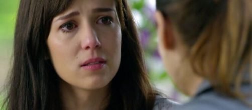 Manuela desolada em 'A Vida da Gente' (Reprodução/TV Globo)