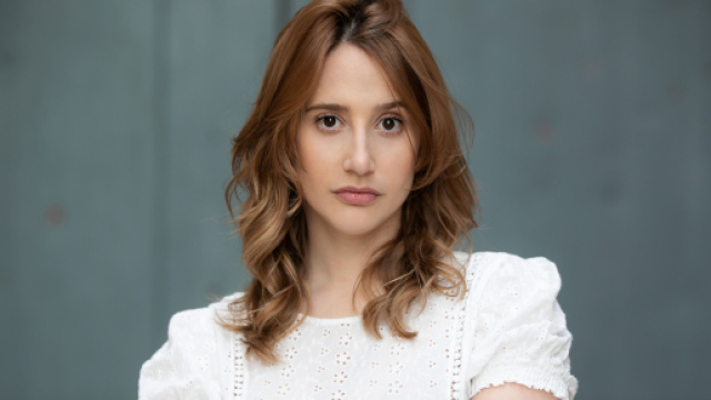 Il Paradiso delle Signore, Mariavittoria Cozzella interpreta Dora Vianello.