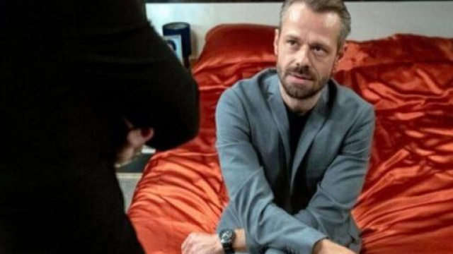 Tempesta d'amore, trame tedesche: Erik scopre che Ariane vuole rapire Tim.