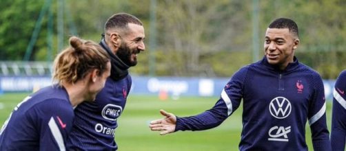 Le retour de Karim Benzema en Équipe de France nous offre un trio d’attaque incroyable. (Photo : Twitter @Équipe de France de football)