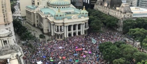 Manifestação contra Bolsonaro na região central do Rio (Reprodução/TV Globo)