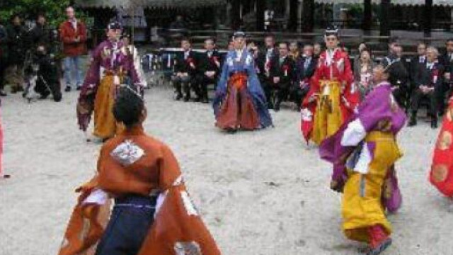 Il Kemari, l'antenato del calcio giapponese.