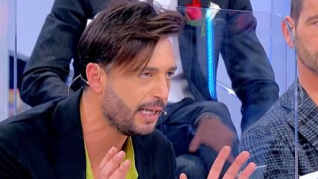 Uomini e Donne: Armando Incarnato rimproverato da Maria De Filippi.