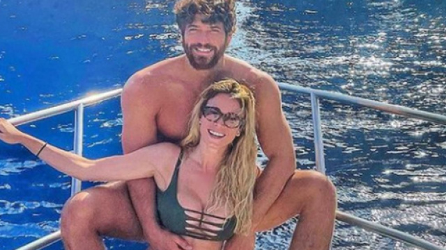 Can e Diletta insieme a Capri, ma Rosica sbotta.