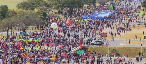 Manifestações de sábado (29) ganham destaque na mídia internacional e geram criticas aos jornais brasileiros (Reprodução/TV Globo)