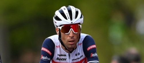 Vincenzo Nibali impegnato al Giro d'Italia.