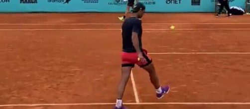 Rafael Nadal fait le show avec des jonglages de football au Masters 1000 de Madrid (Source : Twitter officiel ATP Tour - capture)