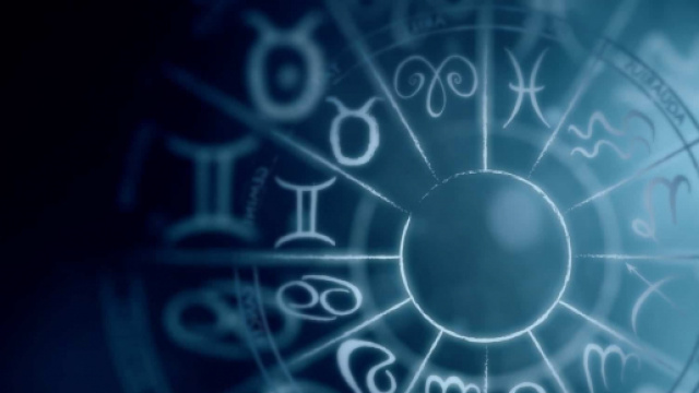 Previsioni zodiacali del 5 maggio: amore per Ariete, Scorpione alla ricerca di novità.