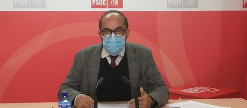 Luis Rey en la rueda de prensa compartiendo las dos mociones que presentaría en el Pleno de la Diputación de Soria (Twitter: @PSOESoria)