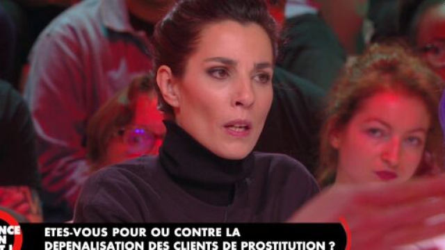 Solveig Halloin chez BTP, une émission présentée par Cyril Hanouna - Source : Capture d'écran C8