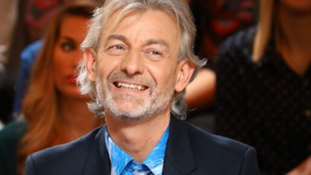 Le chroniqueur emblématique de TPMP Gilles Verdez - Source : Capture d'écran Dailymotion Non Stop People