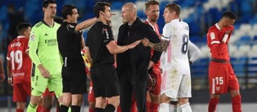 Vidéo: l'explication tendue entre Zidane et Munuera Montero après la rencontre du Real Madrid