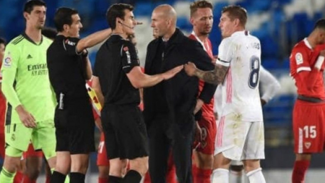 Vidéo: l'explication tendue entre Zidane et Munuera Montero après la rencontre du Real Madrid