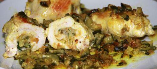 involtini di pollo ripieni in padella.