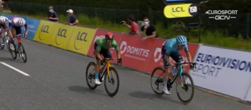 Sonny Colbrelli supera Aranburu nella terza tappa del Giro del Delfinato.