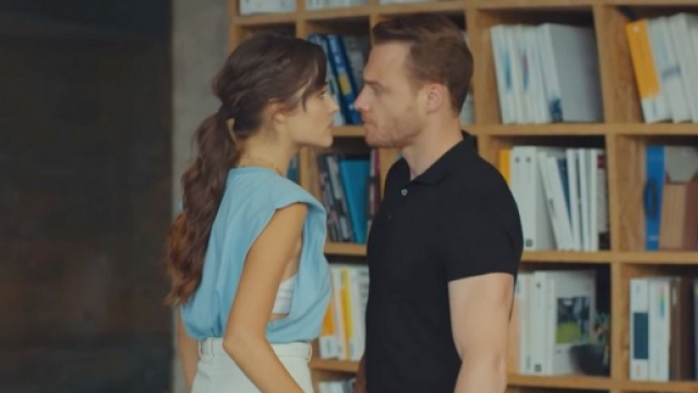 Love is in the air, trame 4 giugno: Eda conosce Kaan Karadağ, il nemico di Serkan.