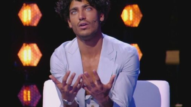 Isola dei Famosi, Akash Kumar attacca Cerioli: 'Lui la mia carriera può solo sognarsela'.
