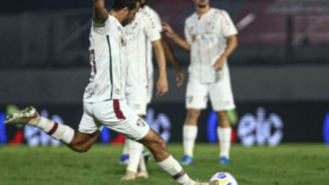L’ancien joueur du PSG, Nenê, a inscrit un but magnifique contre Bragantino (Credit: Lucas Merçon/Fluminense F.C et SporTV Brasil)