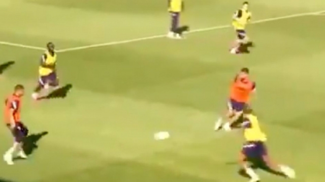 Mbappé et Giroud en feu pendant l'entraînement des Bleus. (capture image FFF)