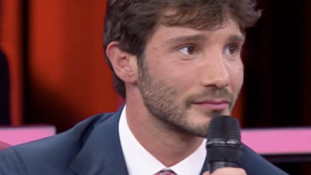Stefano De Martino potrebbe tornare a Mediaset: pronto show musicale su Italia 1.