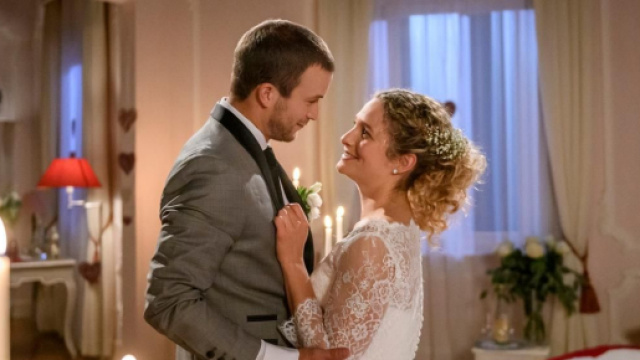 Tempesta d'amore: Franzi e Tim sempre più innamorati dopo il matrimonio.