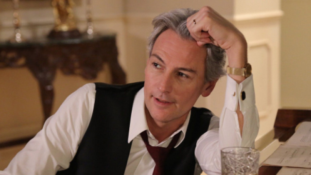 Roberto Farnesi fa tremare le fan de Il Paradiso delle signore dicendo che il set gli mancherà.