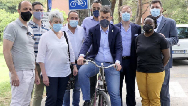 Imola sperimenta l'asfalto capace di ridurre i traumi delle cadute di ciclisti e pedoni.