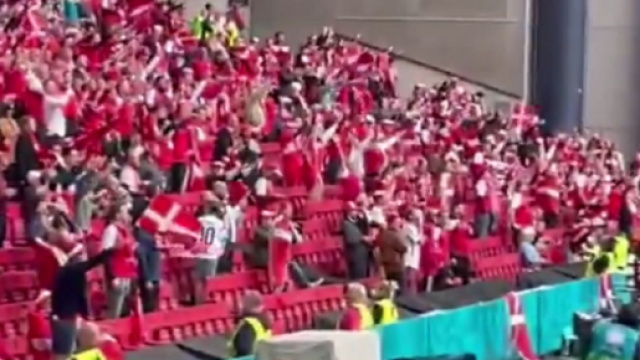 La superbe communion entre Finlandais et Danois (Credit : @ESbeINSPORTS)