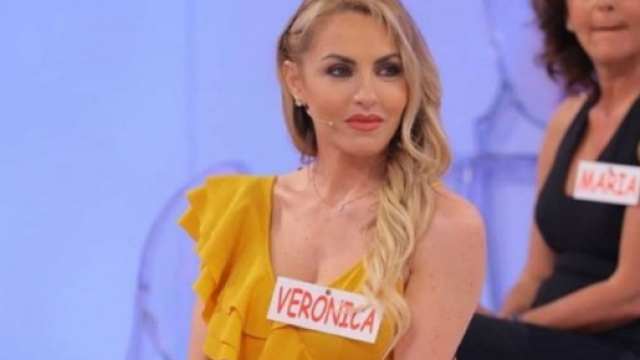 Uomini e Donne, ex dama Veronica: 'Volevo tornare ma qualcuno ha detto no, forse Maria'.