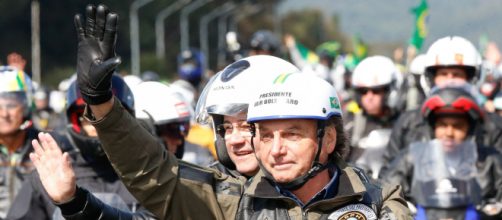 Bolsonaro recebe multa por não usar máscara em motociata na cidade de São Paulo (Alan Santos/PR)