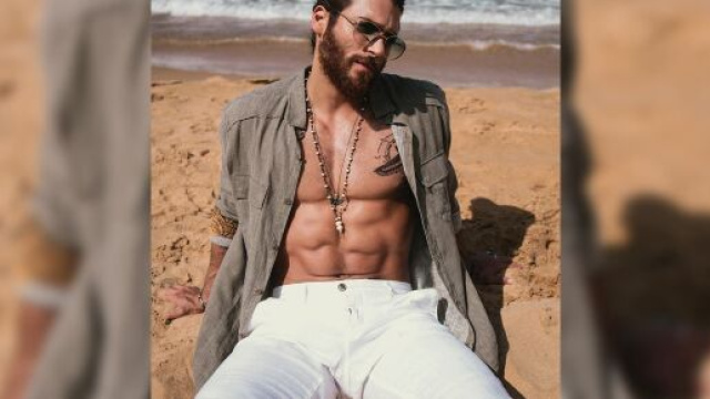 Can Yaman promosso in prime time.