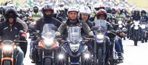 Bolsonaro comete infrações de trânsito na 'motociata' em São Paulo (Alan Santos/PR)