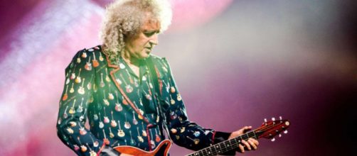 Brian May spiega perché usa una moneta al posto del plettro.