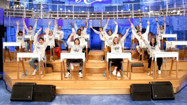 Rosa Di Grazia menziona Aka7even in una diretta con Miliddi: 'Oggi sono yellow'.