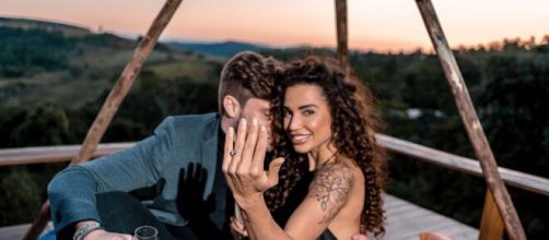 Breno Simões e Paula Amorim anunciam noivado (Reprodução/Instagram)